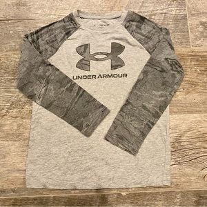 Boys Under Armour long sleeve tee size S